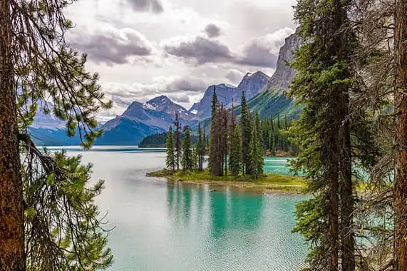 Traveling alone in Canada – a safe destination for women